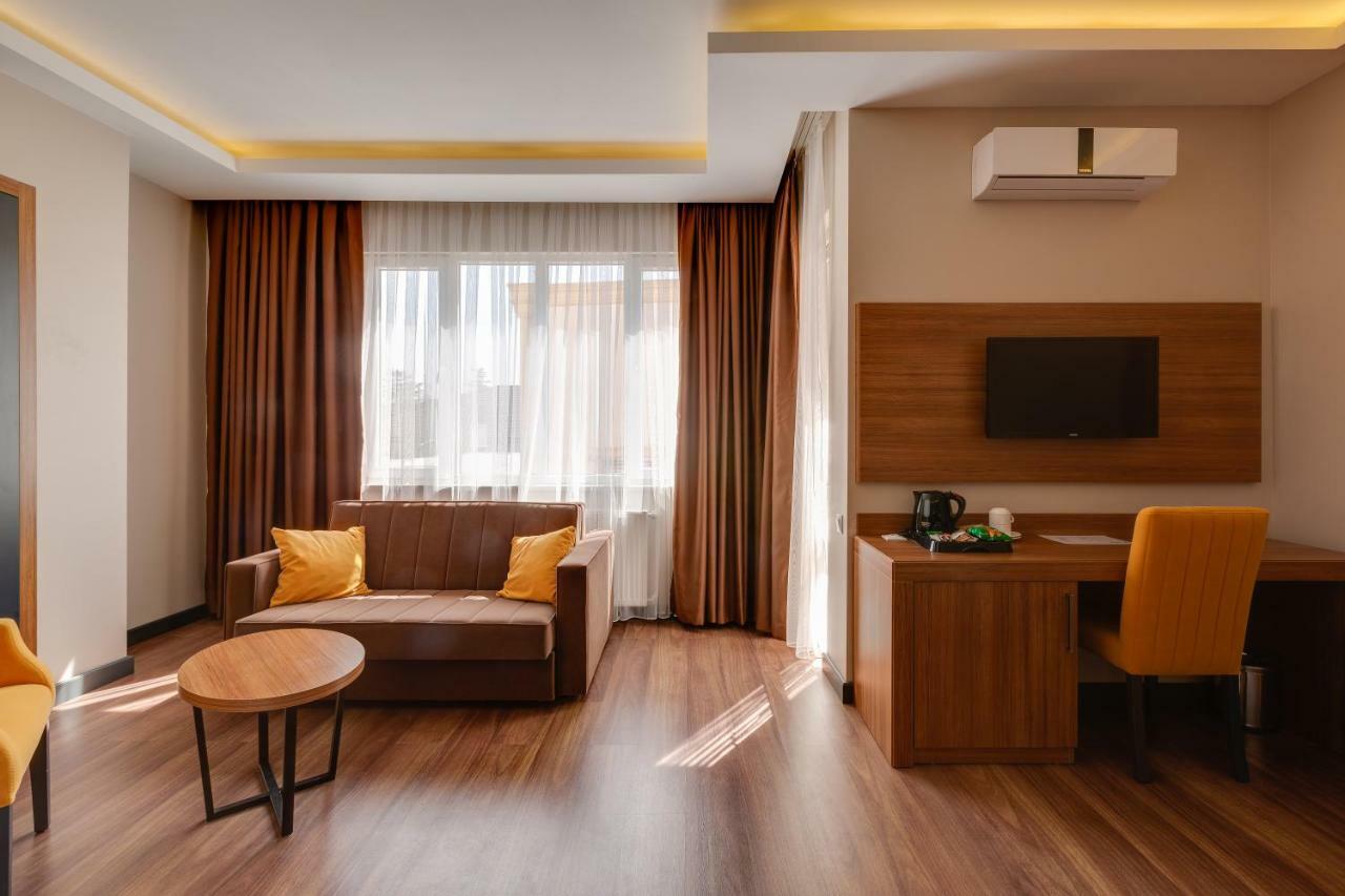 City Hotel Batumi Exterior photo